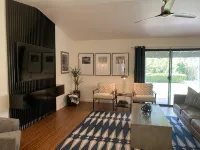 Arroyo Manor - Centrally Located - Homestays