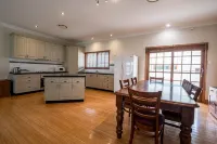 'Nuallen House' Glen Innes - พร้อมWifi