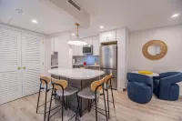 1 Block to Beach, Heart of Old Naples, Newly Renovated, Perfect Location - Private Pools