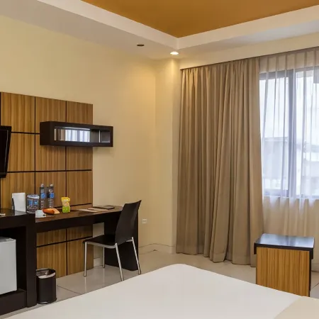 Hotel Kini Pontianak Отели рядом с достопримечательностью «Памятник Digulis»