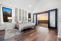 Diamond Sunset Retreat w/ Pool, Hot Tub, Game Room & Stunning Outdoor Spaces! Hotele w: 