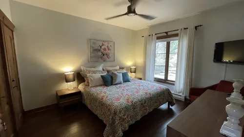 One bedroom condo fully equipped with Fireplace - Jacuzzi