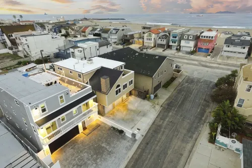 Steps to Sand: Family Beach Retreat, Game Room, 4 Ensuites, Pets OK - 4-Star