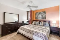 Completely remodeled! Walk to the beach! King bed! - 2 Sao