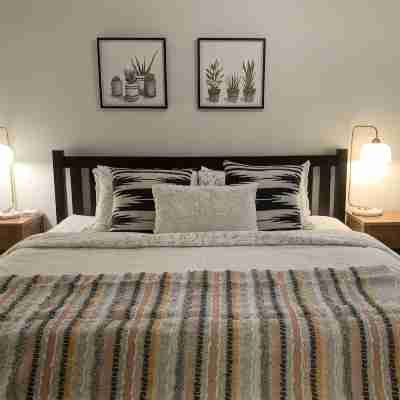 Gateway to Rocky Mountains -1 Bdr Suite/Kitchen/AC/UG Pk/Gym Rooms