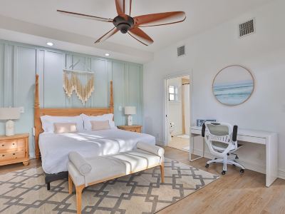 Huge Cove Home w Tiki and Spa+ Bikes, Minutes to Ocean