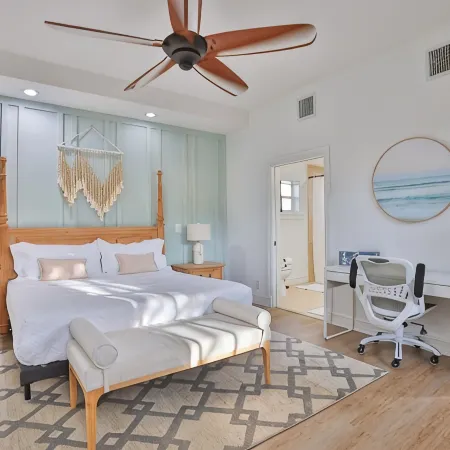 Huge Cove Home w Tiki and Spa+ Bikes, Minutes to Ocean