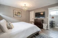 University Area Bungalow - The Moxie Harris House - 4-Star