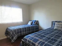 4 Bedroom Home - Great Location Sleep 9 Guest . 7 Beds - 2-Star