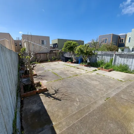Spacious 3 bdrm, 8 beds, 2 baths w/ full kitchen