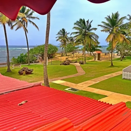 Walk to the Beach!! Solar Powered Fully Renovated Villa!!