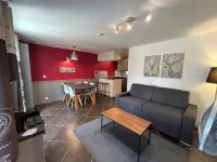 Apartment with enclosed garden and private parking in quiet city center location - Apartments