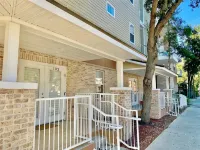 Amazing Location!  Alberts Place @ Midtown w/parking Walk to UF and the Stadium. - balcón