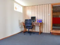 Spacious and comfortable house at the shore 格雷尼維克住宿飯店