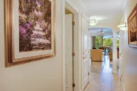 SPECIAL DISCOUNTED RATE!-  Magical Oceanfront Holiday - Grace Bay Beach 1/2 bed - 4-Star