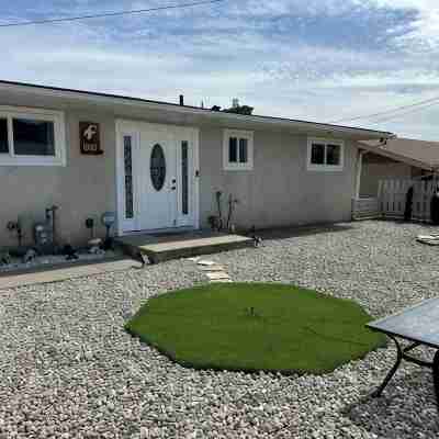 The View on 87th Osoyoos 2 bedroom, 1.5 bath, covered patio view vacation home. Hotel Exterior