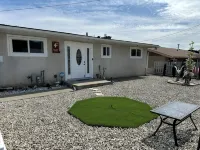 The View on 87th Osoyoos 2 bedroom, 1.5 bath, covered patio view vacation home. - Homestays