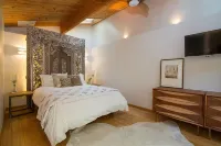Modern Compound on Private Vineyard, Complete with Guest House - 5 ดาว