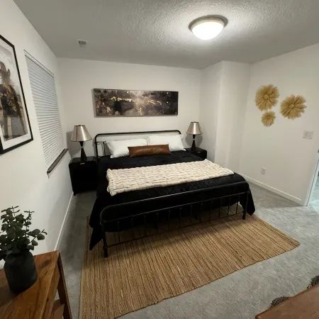 NEW Near UNI Modern Spotless Townhome