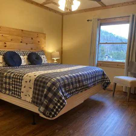 Spacious Farmhouse in Maggie Valley
