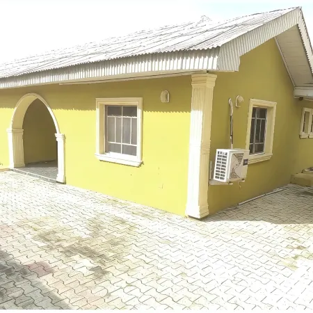 Abeokuta 2-Bed House Sleeps 4 with Free Parking