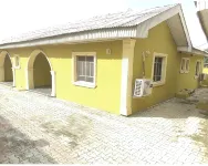 Abeokuta 2-Bed House Sleeps 4 with Free Parking