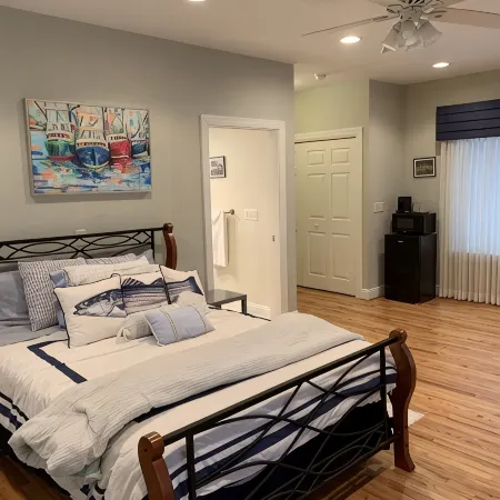 First Floor Studio Apartment in Historic Chestertown