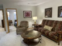 2 bedroom apartment in downtown Zumbrota.  Sleeps 4-6. - Apartments