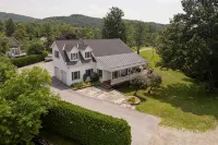 Relax by "The Water's Edge enjoy amazing views and year round fun! 6BR/3.5BA - Wifi