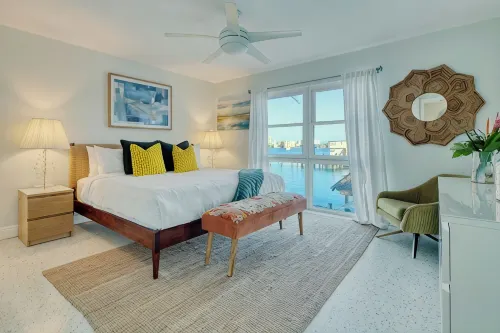 Waterfront Mid-Century Chic #4 Clearwater Beach . - Condos