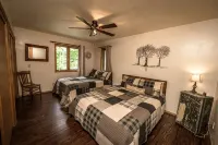 Whispering Pines By The Bay, quiet seclusion near water and town - 4-Star