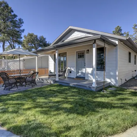 Charming downtown bungalow on Park Avenue