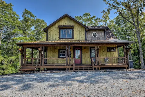 Sunrock Mountain Dream II ~ Luxury Cabin Hot Tub, Pool Table, Fire Pit & Sw. Bed - 4 tähden