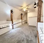 Walk to HoliMont! Cozy Creekside Haven in Downtown Ellicottville - 4 tähden