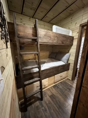 Cozy cabin in the Cherokee National Forest. Minutes from Hiwassee River. - Chalets