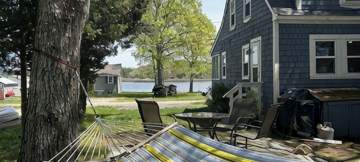 3 Bedroom Home Facing Inner harbor with 1st Floor King Bedroom. Hotels in Wareham