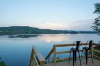 Entire Lake House on Lake Memphremagog, dead end RD, private. 30 min to Jay Peak - 4-Star