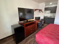 Desert Sands Inn & Suites - Parvekkeita
