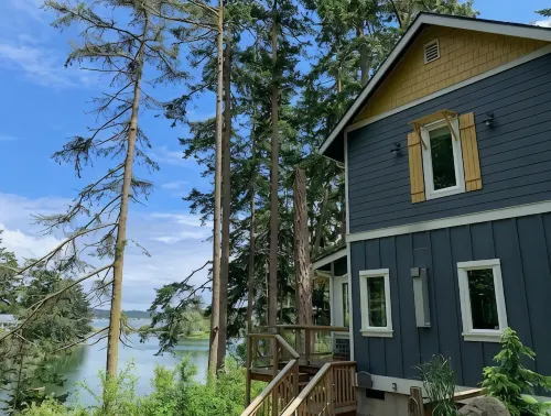 Private 2 bedroom Cottage on a Lagoon. - 3-Star