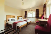 Charming Riverside Cottage - Ideal for Families & Groups, Pool, Gardens & River - 무료 와이파이