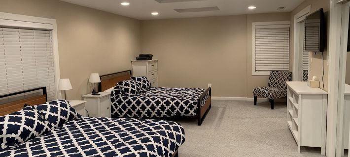 Newly Remodeled! Near Old Town - 2 metros - Solar Home away from home 1600sq Hotels in Alexandria