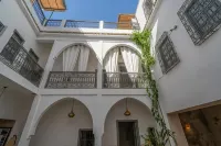 ริยาด นาฟอรา - สระว่ายน้ำส่วนตัว