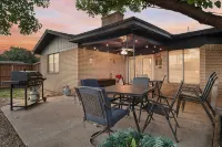 Red Raider House + Hot Tub + Game Room + 4Br Sleeps 18 + Central Lbk - balcony