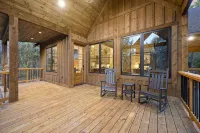 Pet Friendly 1 bedroom cabin- Come relax behind the pine curtain - 4-Star