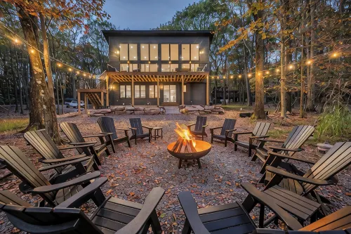 Lake Harmony Access - Swim/Beach, Arcade, Firepit, Outdoor Griddle, 8Min to Ski - 4-Star