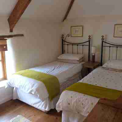 Smart Barn Conversion. Perfect for Beaches, Moors, Cornwall and Cosy in Winter Rooms
