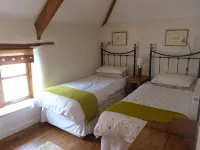 Smart barn conversion. Perfect touring  location, for beaches, moors & Cornwall - Bungalows