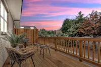 Modern 2Br Townhome  King Beds Near Mall GA - Bungalows