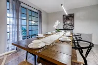 Tropical Oasis with Heated Salt Water Pool & Bar! - Villaer