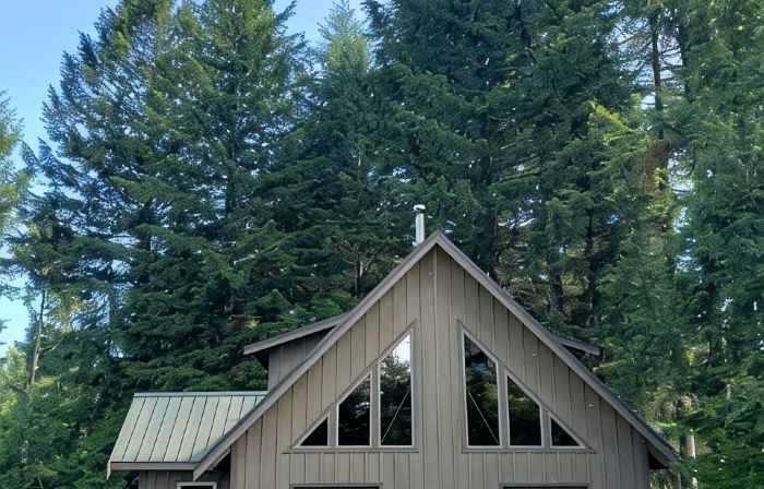 The Elk Run Lodge-close to town, hot tub, game table, Apple TV and fire pit.
